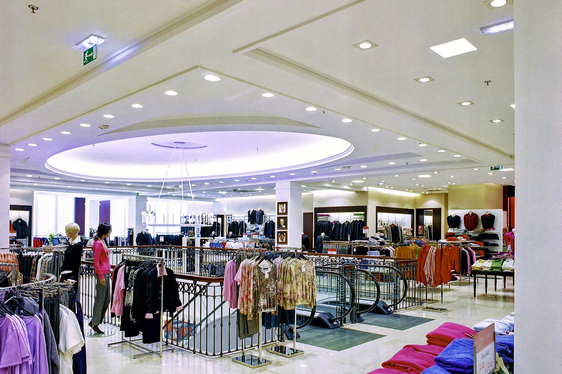 2005 – KLEIDER BAUER – Shopping City Wels (SCW), A-4600 Wels 2005 - KLEIDER BAUER - Shopping City Wels (SCW), A-4600 Wels